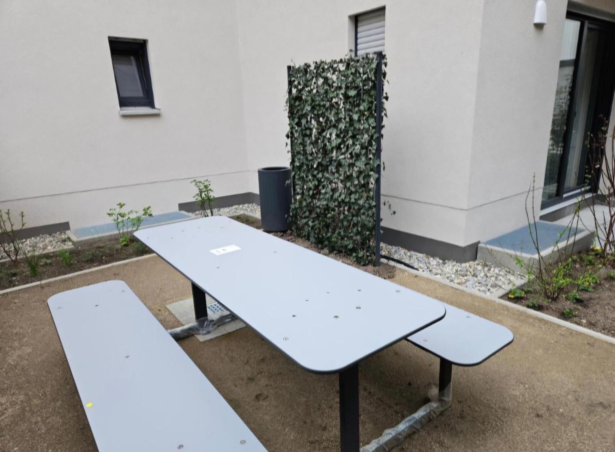 Max Apartment *